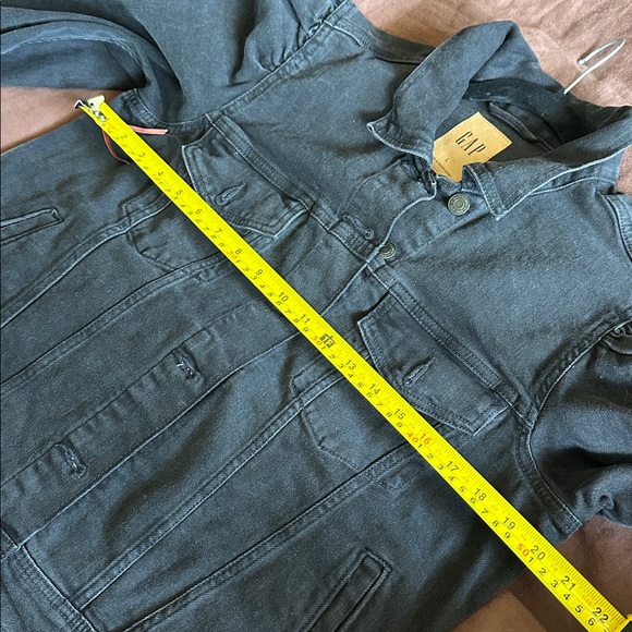 L GAP Black Puff Sleeve Classic Jean Jacket. 6 pockets total. Adjustable waist - Picture 15 of 16